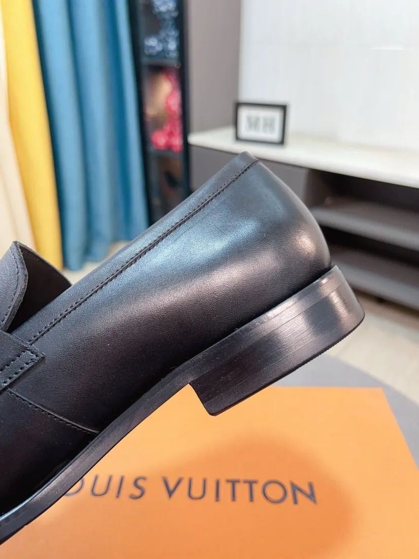 Men's men's shoes 💰500🌸🌸 [Louis Vuitton (LV)] High-end business formal leather shoes 🍀 luxurious and elegant style, both practicality and style, professional focus on details and quality, counter original 1⃣️: 1⃣️ ultra-accurate reproduction 👍🏻! Material: The upper is made of imported original calfskin➕imported Italian cowhide leather. Original anti-slip and wear-resistant outsole! Code number: 38--44 (45 customized)